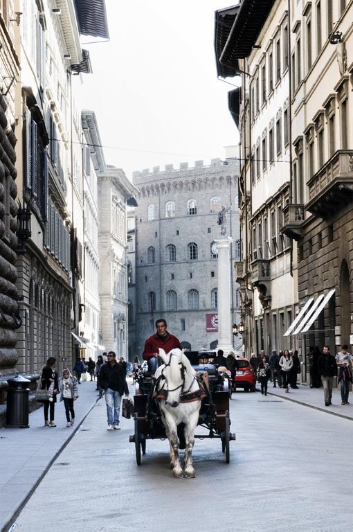 Old Tower Ponte Vecchio Suite Florença Exterior foto